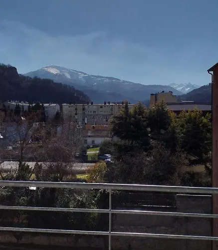 Pyrenees Апартаменты *